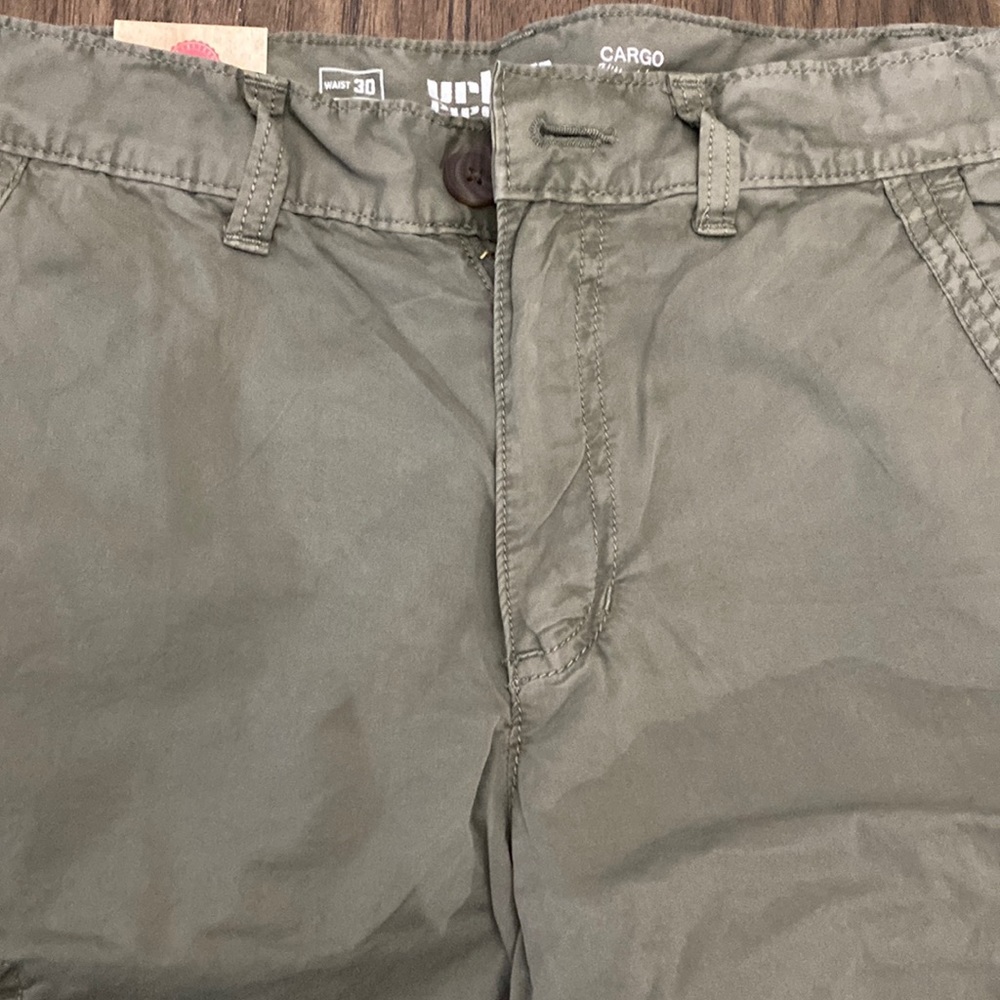 Men’s Urban Pipeline Cargo Classic fit green shorts Size 30